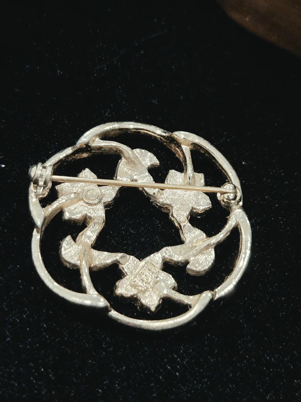 Vintage Sarah Coventry Gold Floral Filigree Brooch withCentered Flowers